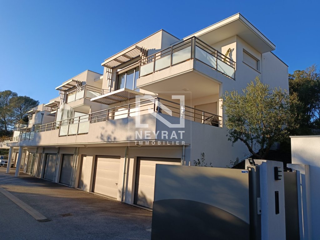 VILLA/APPARTEMENT A VENDRE - ST RAPHAEL GOLF VALESCURE - 97.75 m2 - 750000€
