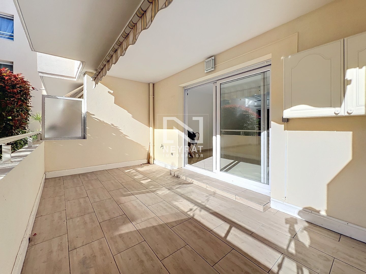 APPARTEMENT T3 - ST RAPHAEL LES ISCLES - 69.01 m2 - 399000€