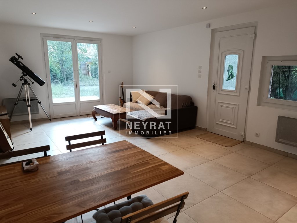 Rez-de-chausse avec jardin privatif  vendre  Saint-Raphal.