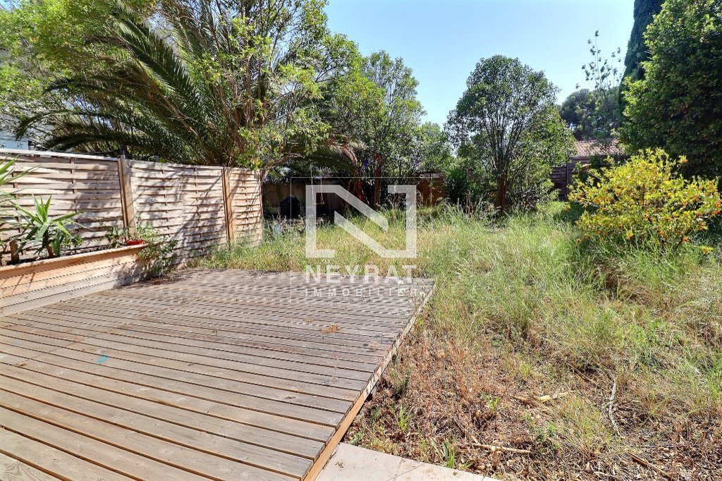 Rez-de-chausse avec jardin privatif  vendre  Saint-Raphal.