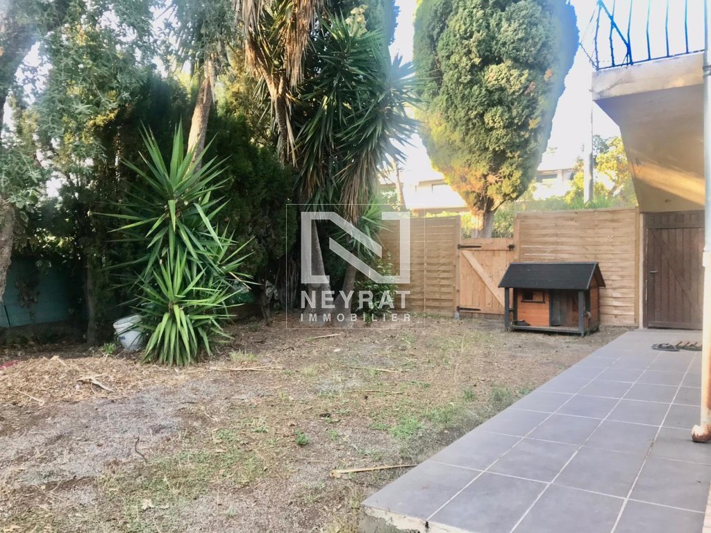 Rez-de-chausse avec jardin privatif  vendre  Saint-Raphal.