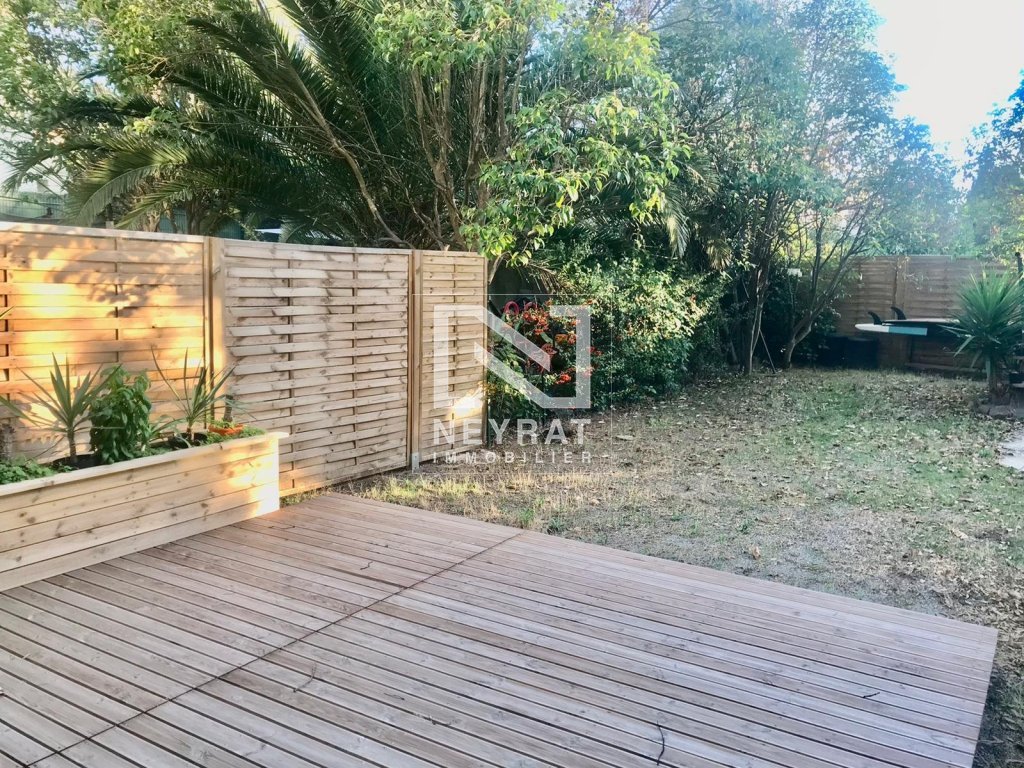 Rez-de-chausse avec jardin privatif  vendre  Saint-Raphal.