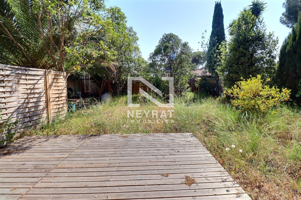 Rez-de-chausse avec jardin privatif  vendre  Saint-Raphal.