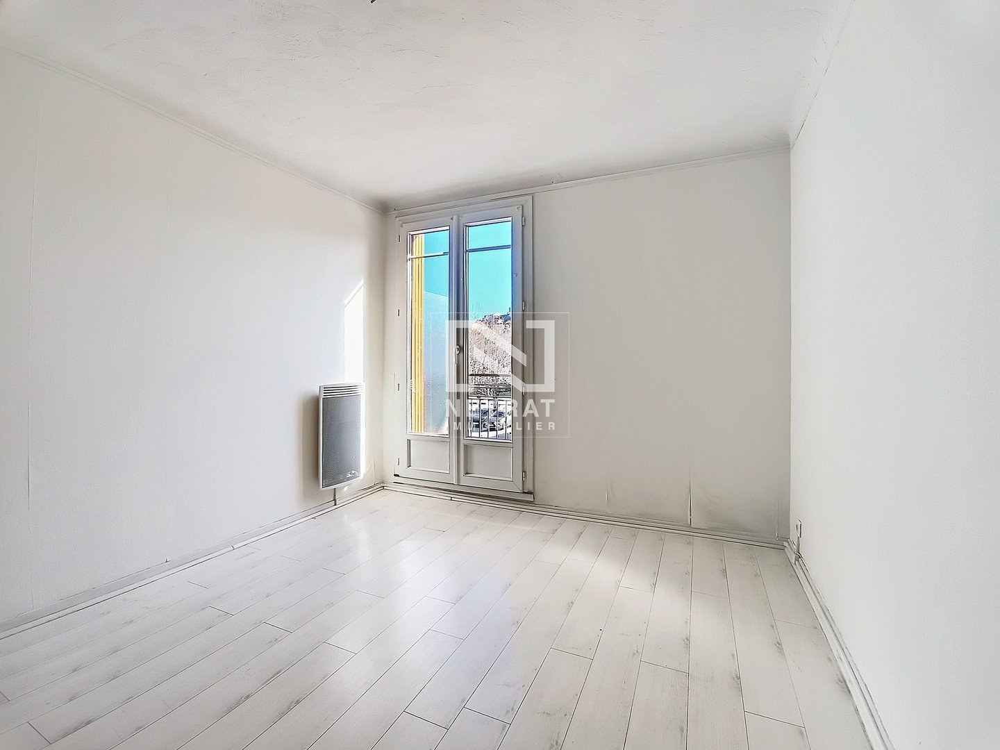 APPARTEMENT T3 AVEC CAVE ET TERRASSE - ST RAPHAEL - 78.67 m2 - 242000€