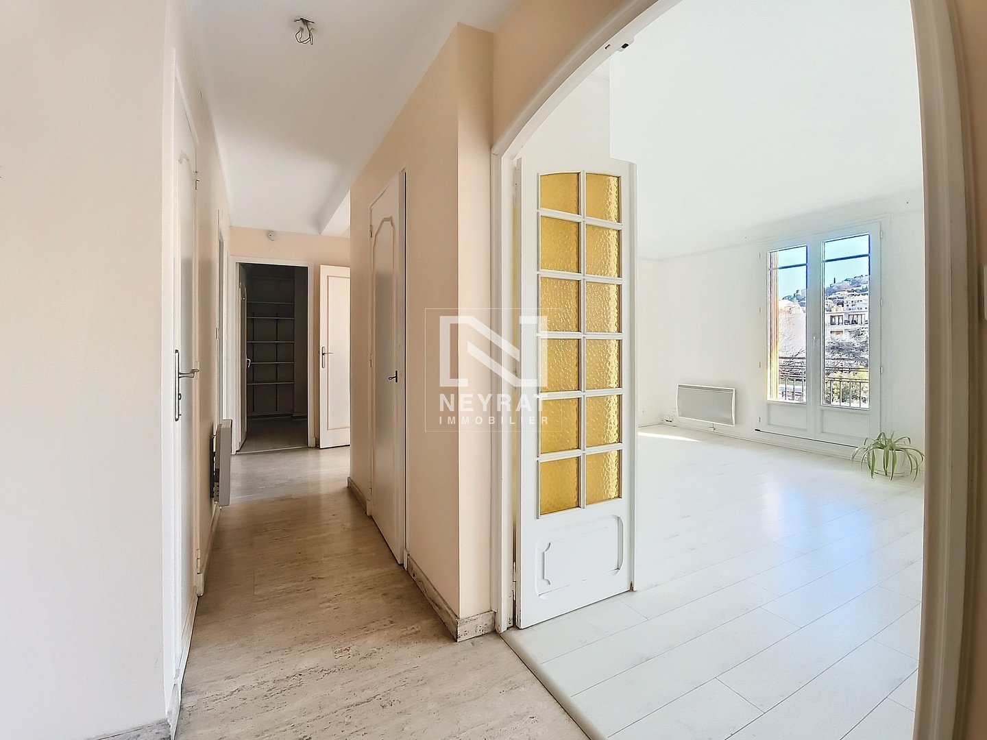 APPARTEMENT T3 AVEC CAVE ET TERRASSE - ST RAPHAEL - 78.67 m2 - 242000€