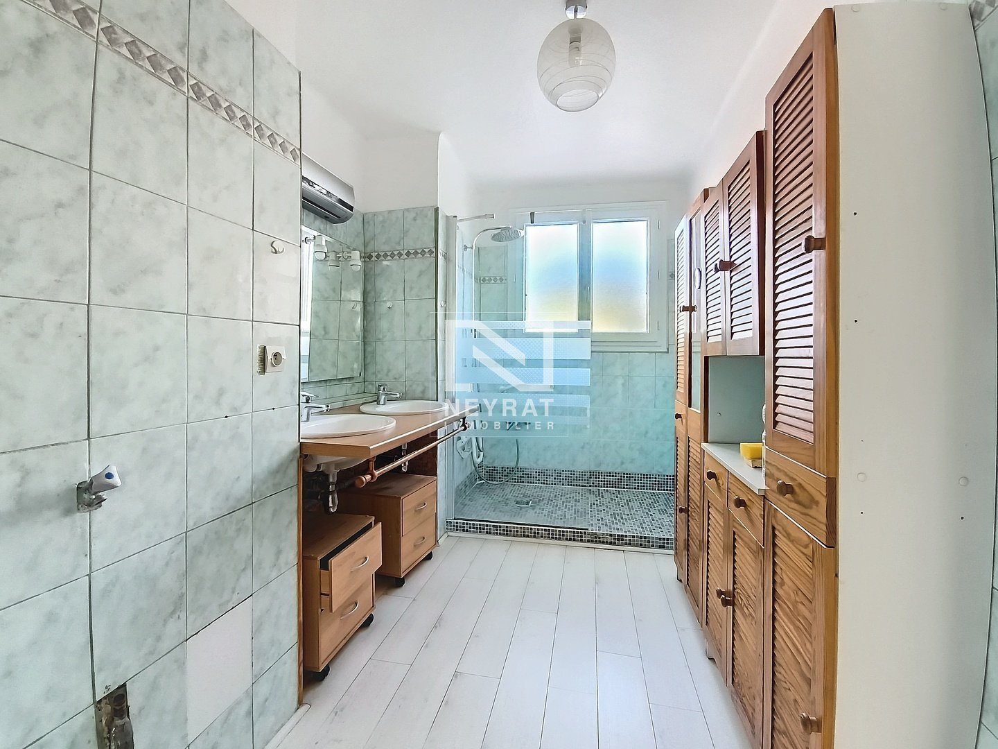 APPARTEMENT T3 AVEC CAVE ET TERRASSE - ST RAPHAEL - 78.67 m2 - 242000€