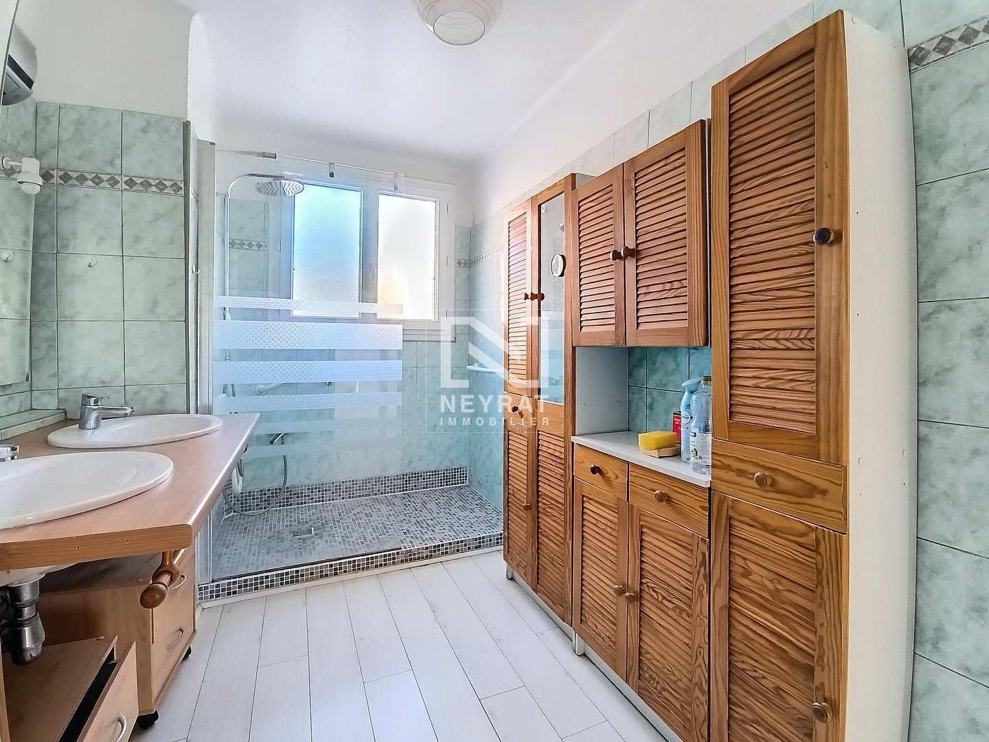 APPARTEMENT T3 AVEC CAVE ET TERRASSE - ST RAPHAEL - 78.67 m2 - 242000€