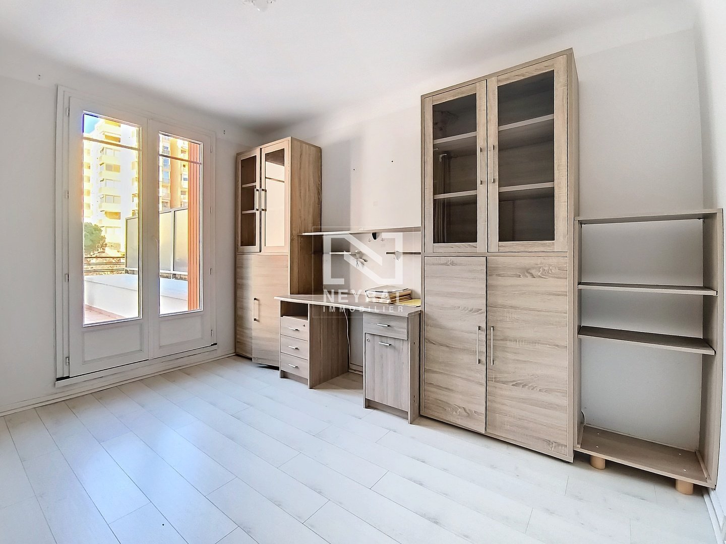 APPARTEMENT T3 AVEC CAVE ET TERRASSE - ST RAPHAEL - 78.67 m2 - 242000€