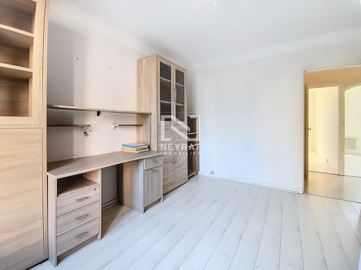 APPARTEMENT T3 AVEC CAVE ET TERRASSE - ST RAPHAEL - 78.67 m2 - 242000€