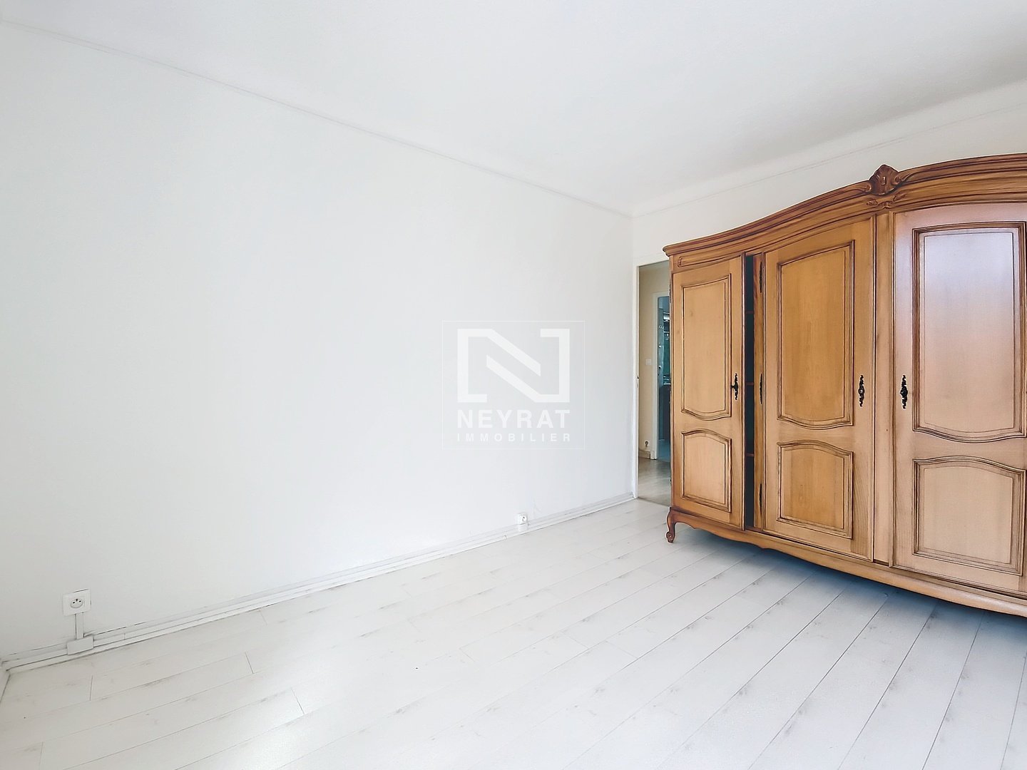 APPARTEMENT T3 AVEC CAVE ET TERRASSE - ST RAPHAEL - 78.67 m2 - 242000€