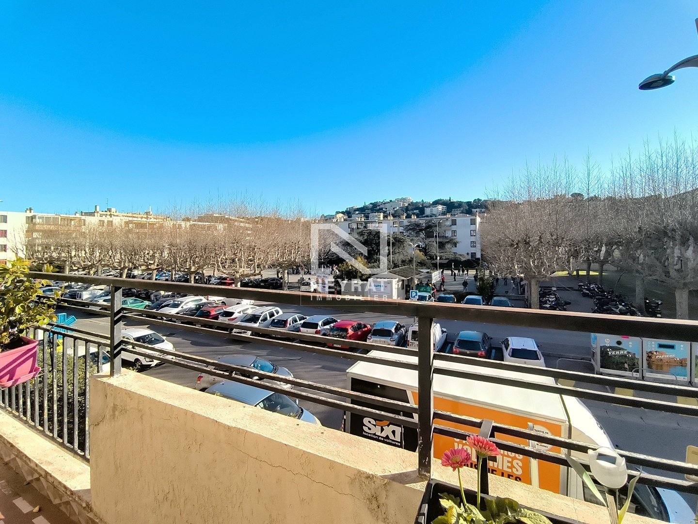 APPARTEMENT T3 AVEC CAVE ET TERRASSE - ST RAPHAEL - 78.67 m2 - 242000€