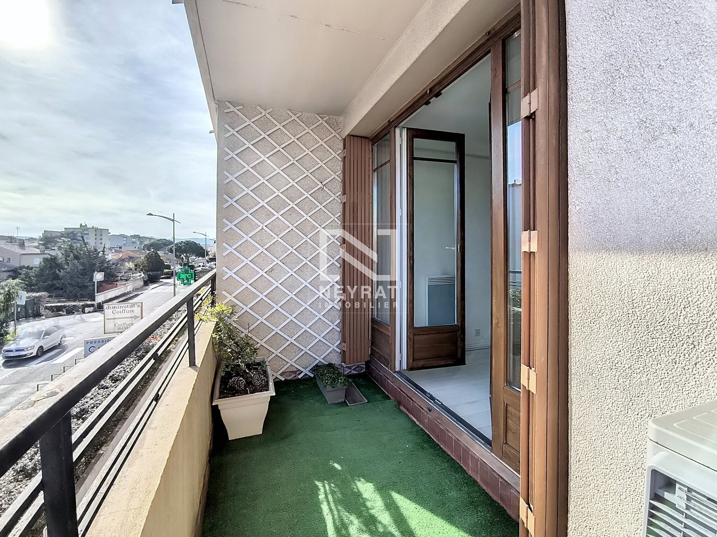 APPARTEMENT T3 AVEC CAVE ET TERRASSE - ST RAPHAEL - 78.67 m2 - 242000€