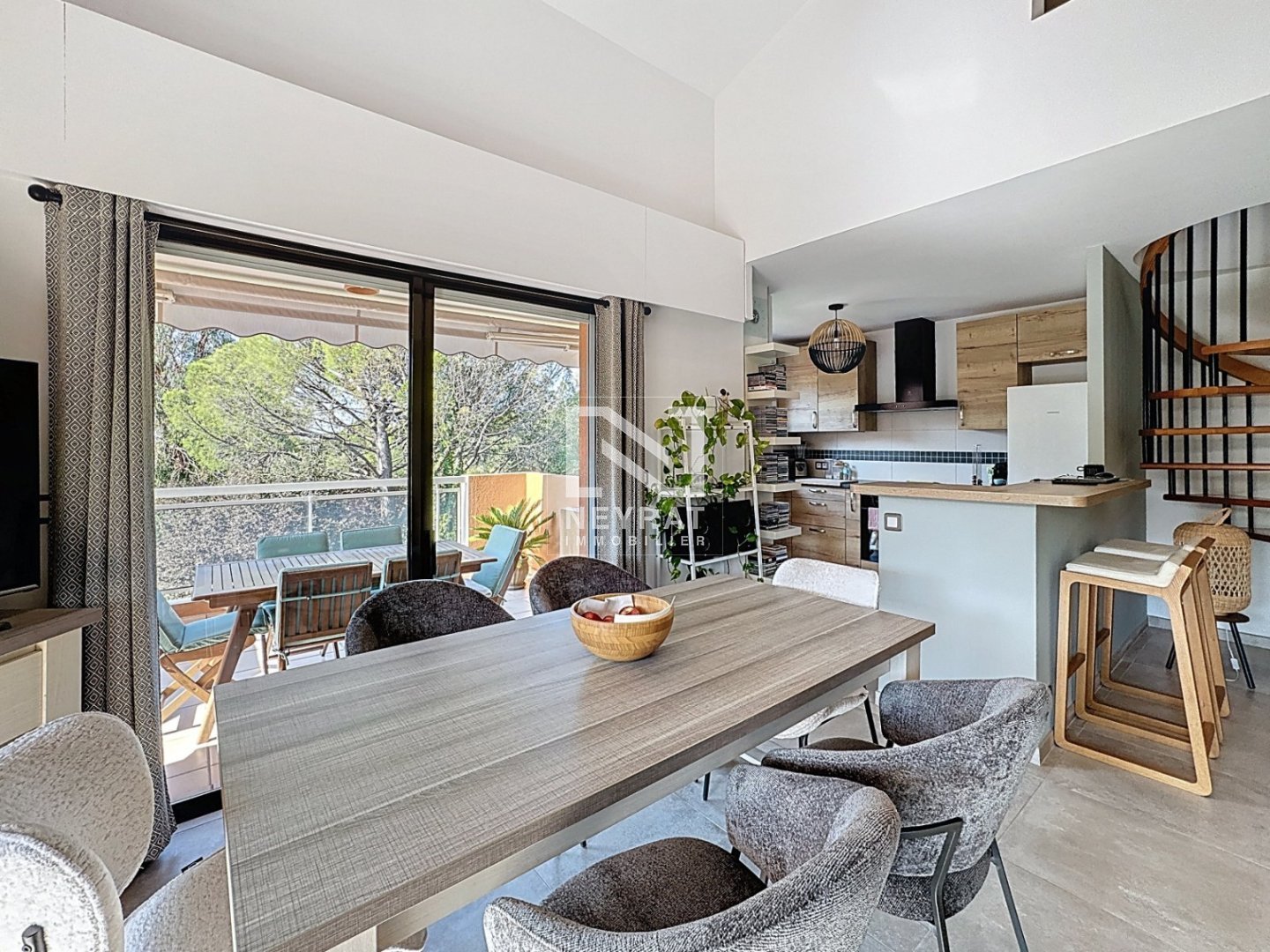 APPARTEMENT T3 A VENDRE - ST RAPHAEL - 94 m2 - 670�000�&euro;