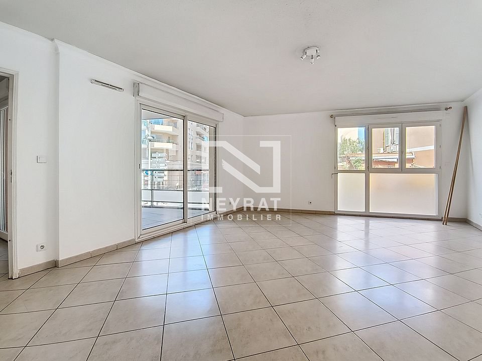 APPARTEMENT T3 A VENDRE - ST RAPHAEL - 77.07 m2 - 319 000 &euro;