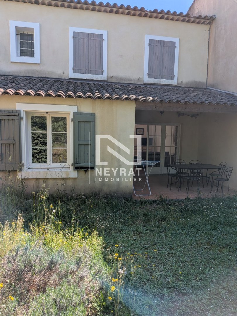 FAYENCE -  MAISONNETTE T4 MEUBLÉE EN DUPLEX AVEC JARDIN