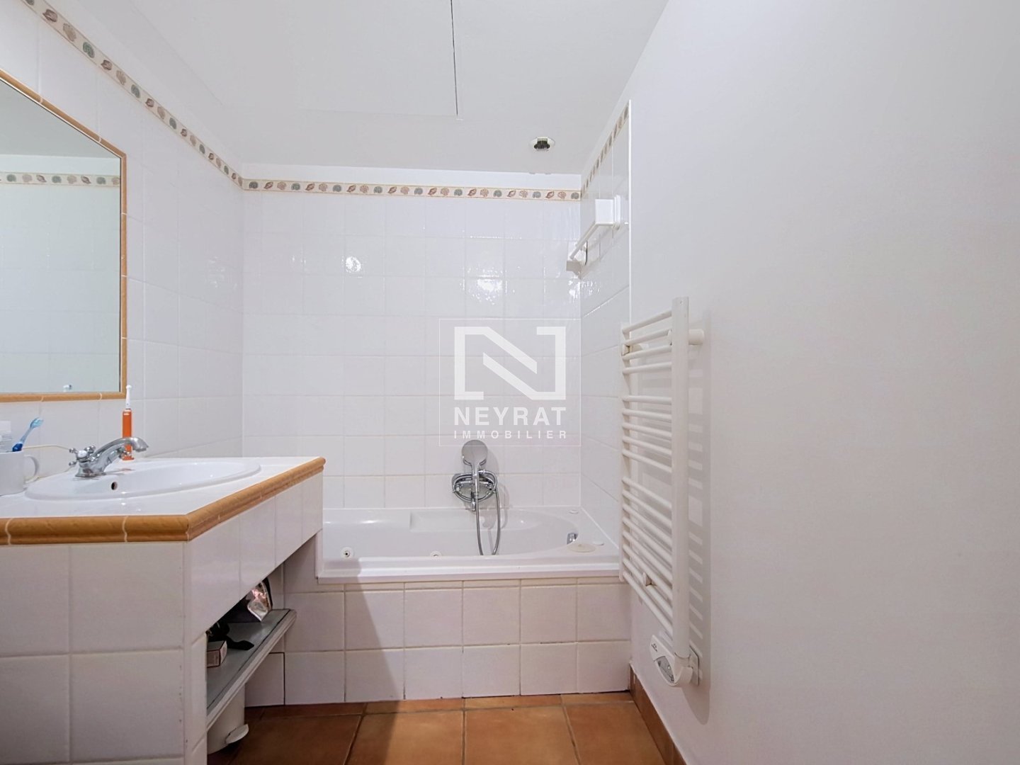 FAYENCE -  MAISONNETTE T4 MEUBLÉE EN DUPLEX AVEC JARDIN
