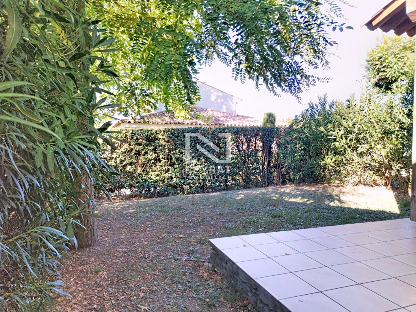 MONTAUROUX - Duplex avec jardin dans une rsidence avec piscine