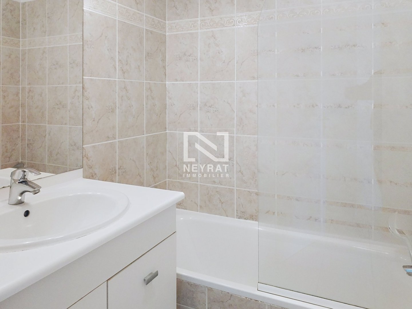 MONTAUROUX - Duplex avec jardin dans une rsidence avec piscine