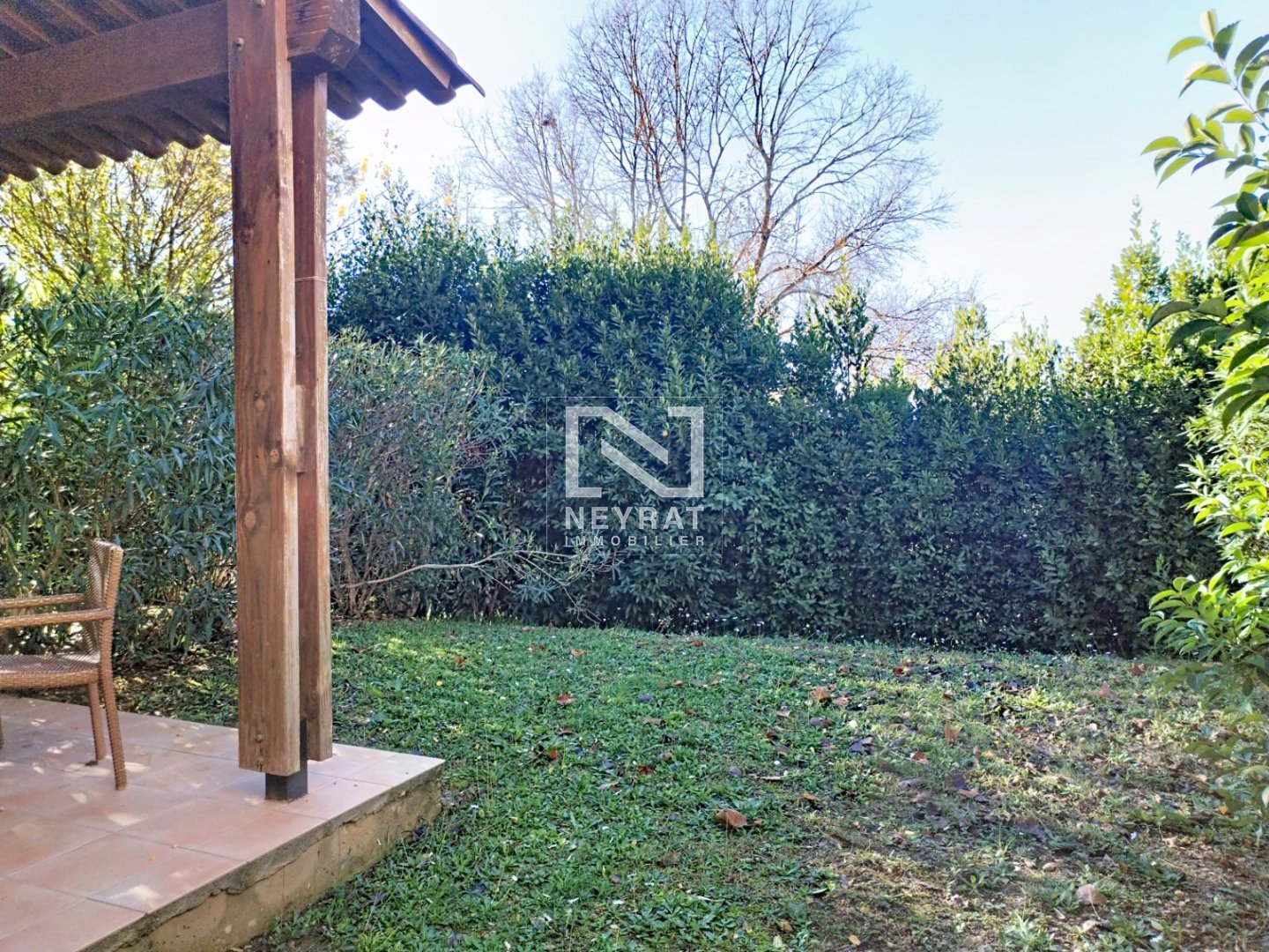 MONTAUROUX - Duplex avec jardin dans une rsidence avec piscine