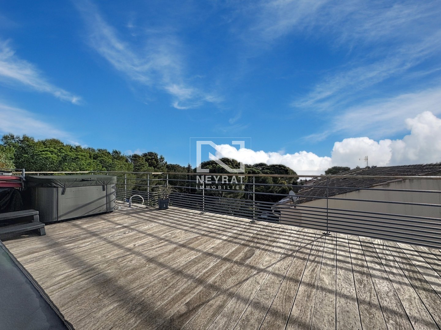 Appartement 4 pi�ces avec 3 garages A VENDRE - ST AYGULF - 111.9 m2 - 995�000�&euro;