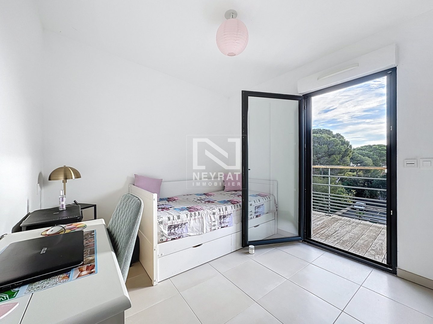 Appartement 4 pi�ces avec 3 garages A VENDRE - ST AYGULF - 111.9 m2 - 995�000�&euro;