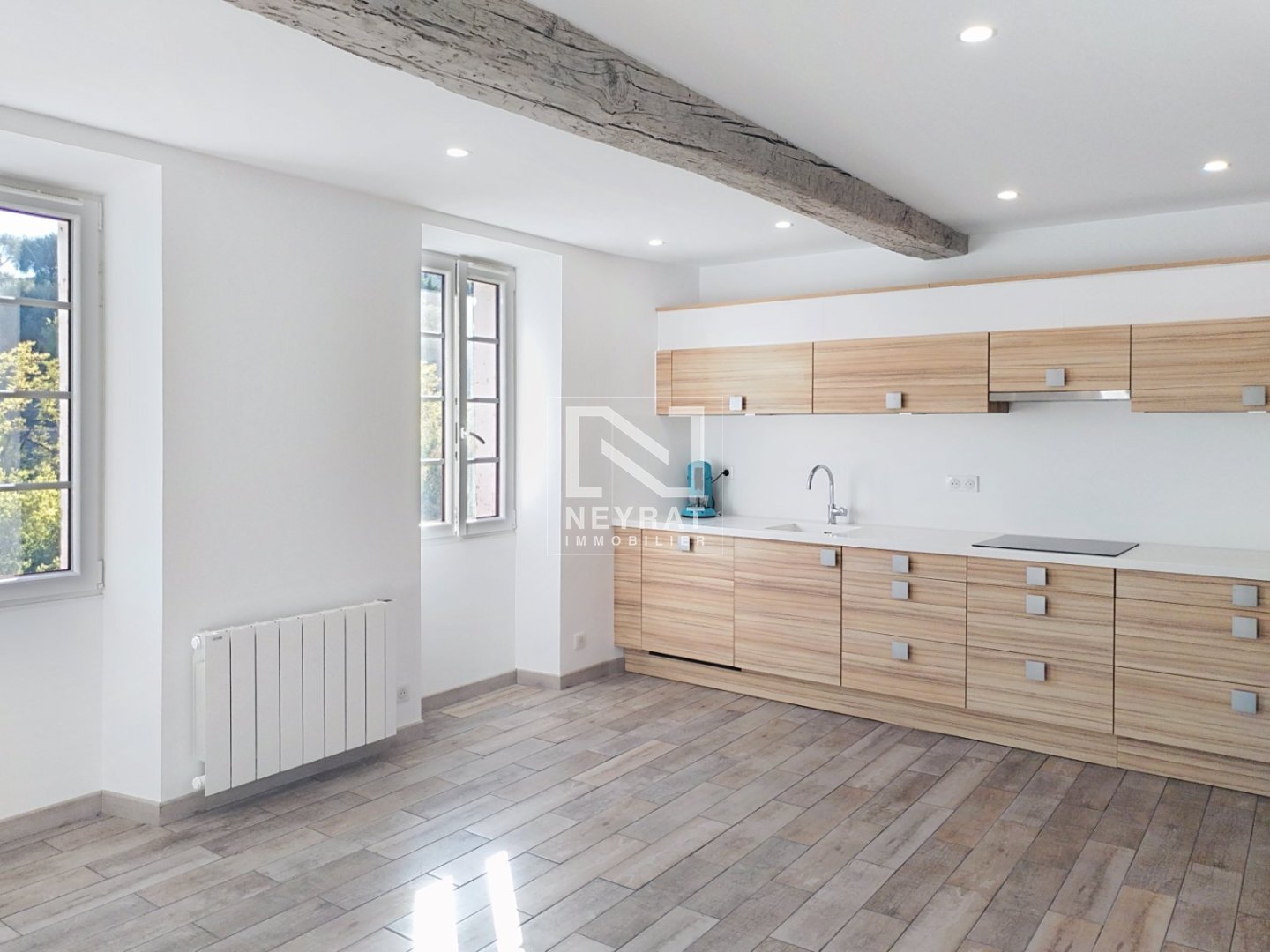 TOURRETTES - SUPERBE APPARTEMENT 4 pices EN DUPLEX AVEC VUE