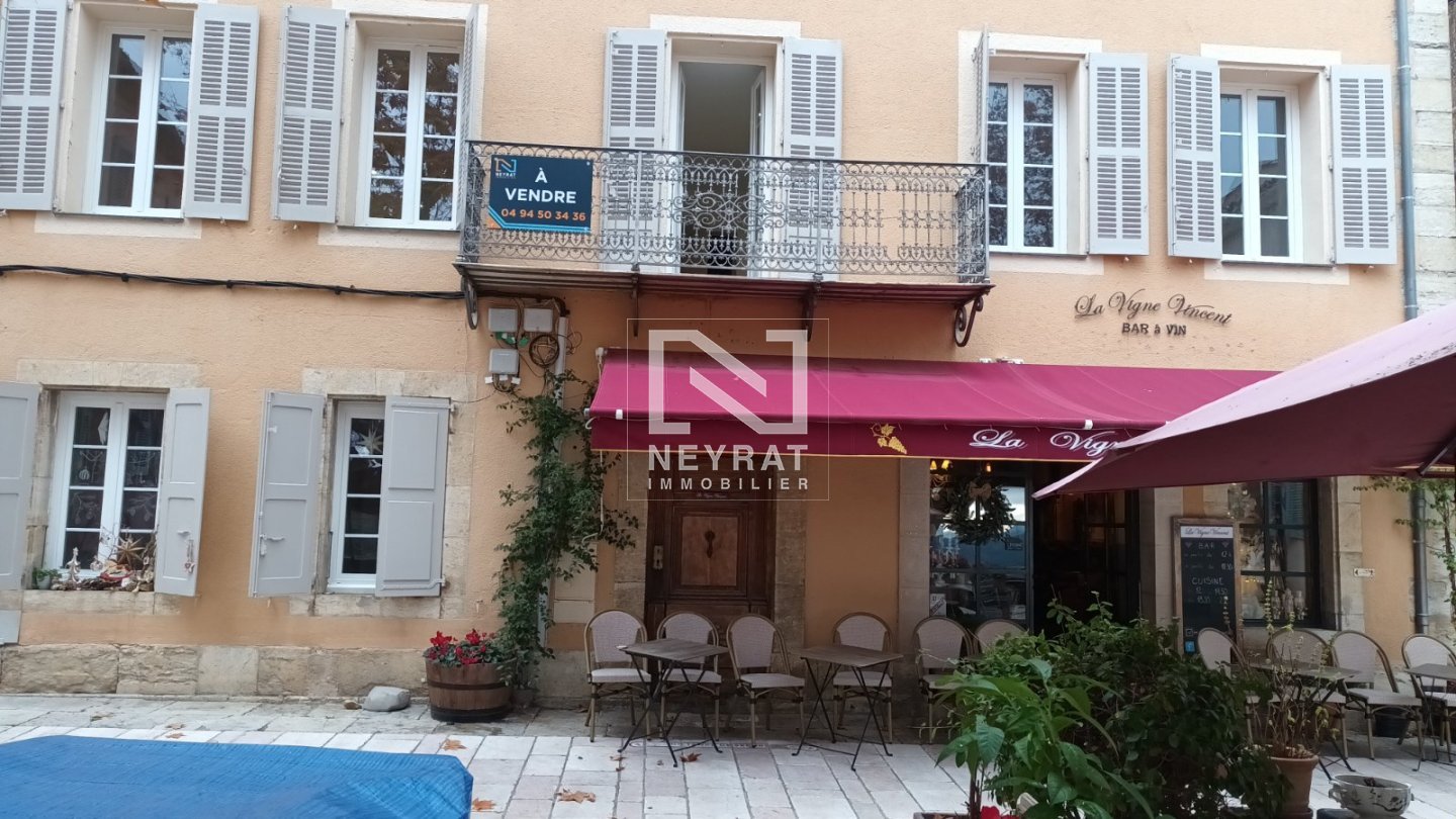 TOURRETTES MAGNIFIQUE APPARTEMENT 2 CHAMBRES + 1 BUREAU