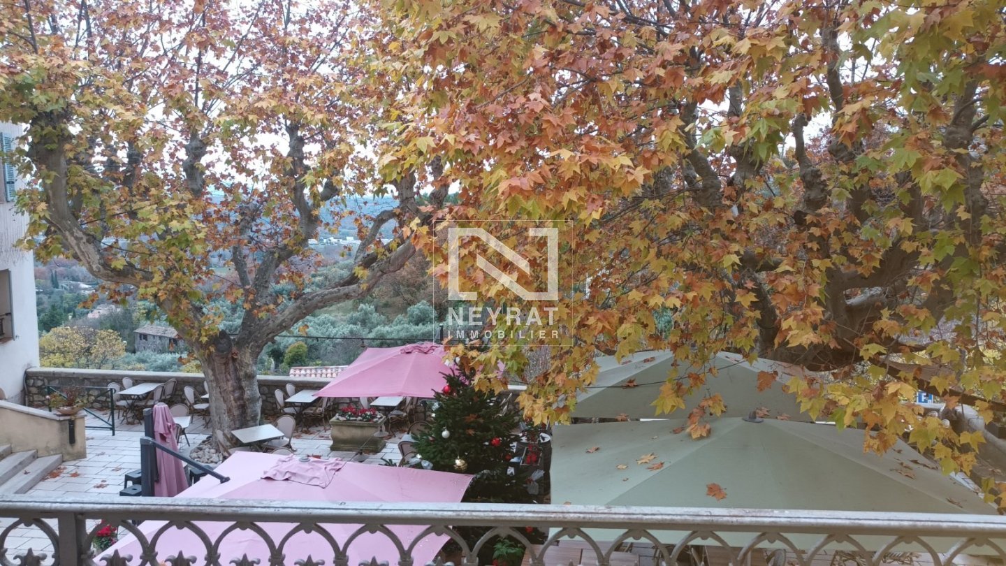 TOURRETTES MAGNIFIQUE APPARTEMENT 2 CHAMBRES + 1 BUREAU