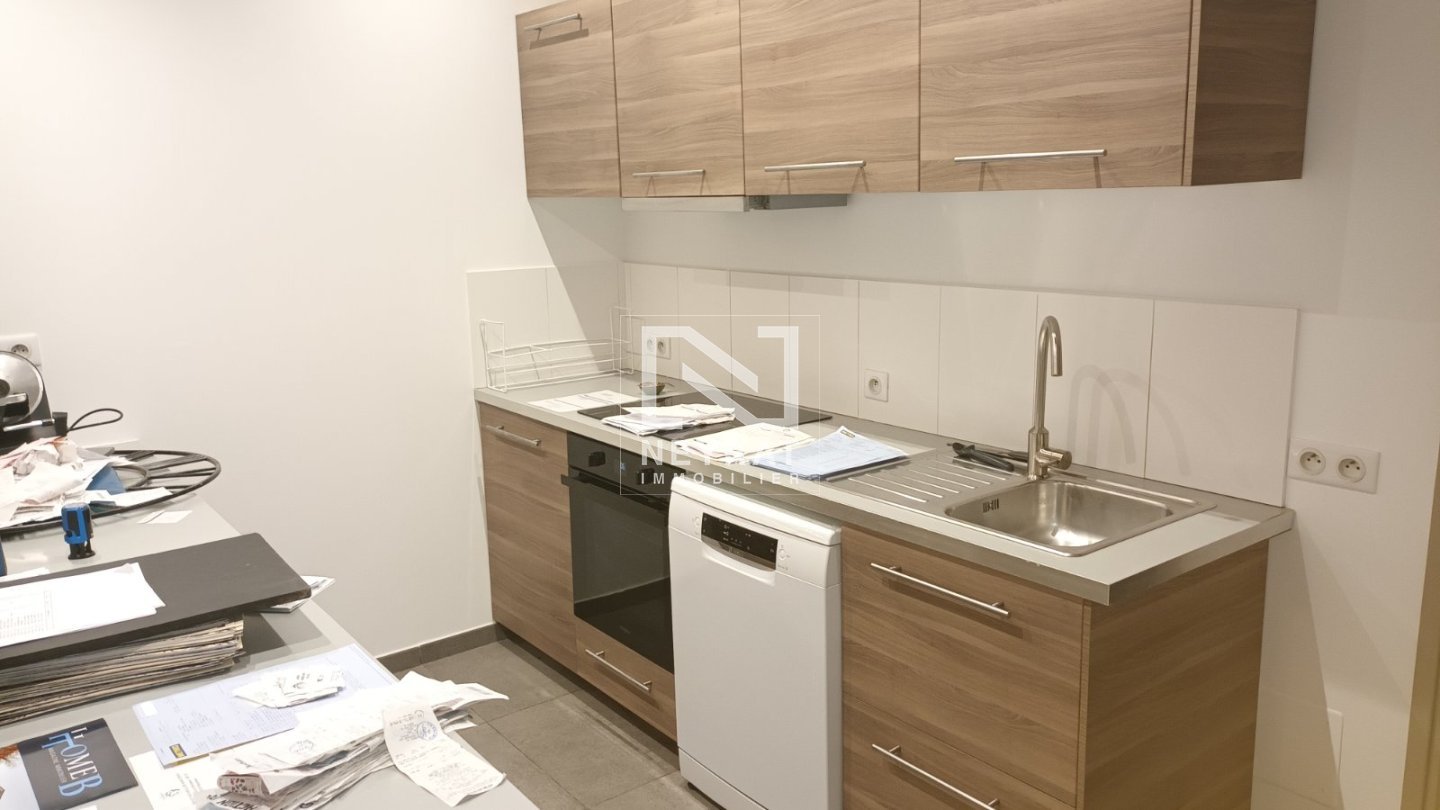 TOURRETTES MAGNIFIQUE APPARTEMENT 2 CHAMBRES + 1 BUREAU