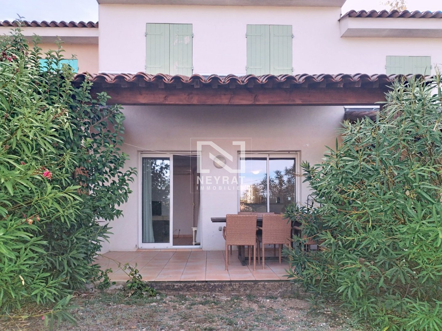 MONTAUROUX - Appartement et  jardin dans une rsidence avec piscine