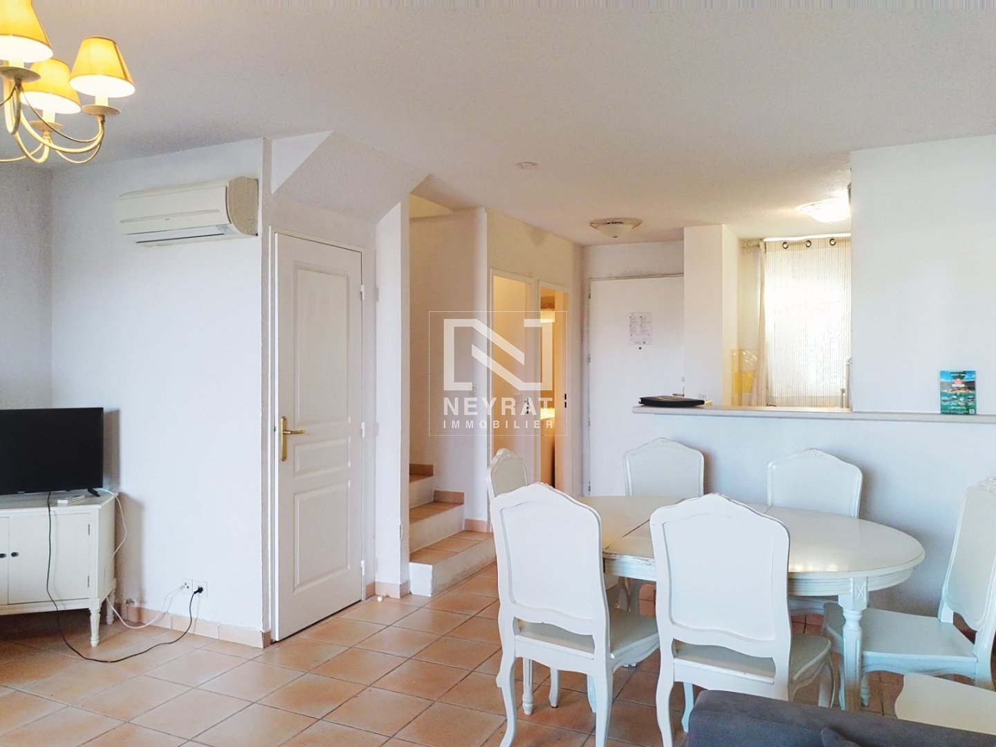 MONTAUROUX - Appartement et  jardin dans une rsidence avec piscine