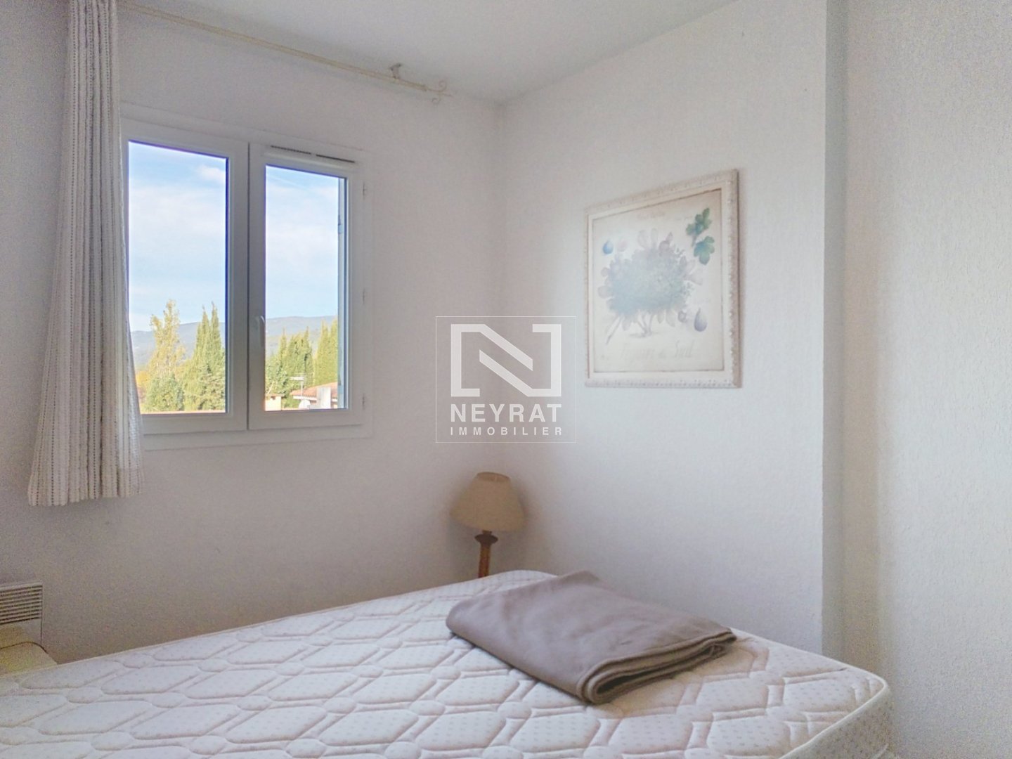 MONTAUROUX - Appartement et  jardin dans une rsidence avec piscine