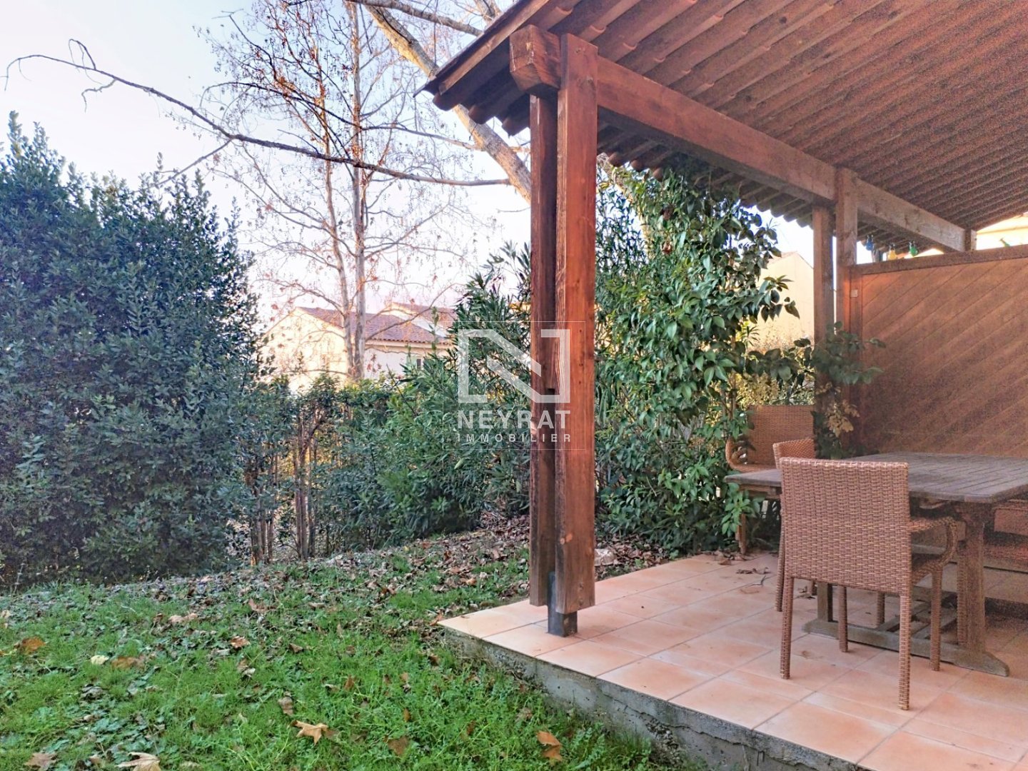 MONTAUROUX - Appartement et  jardin dans une r�sidence avec piscine