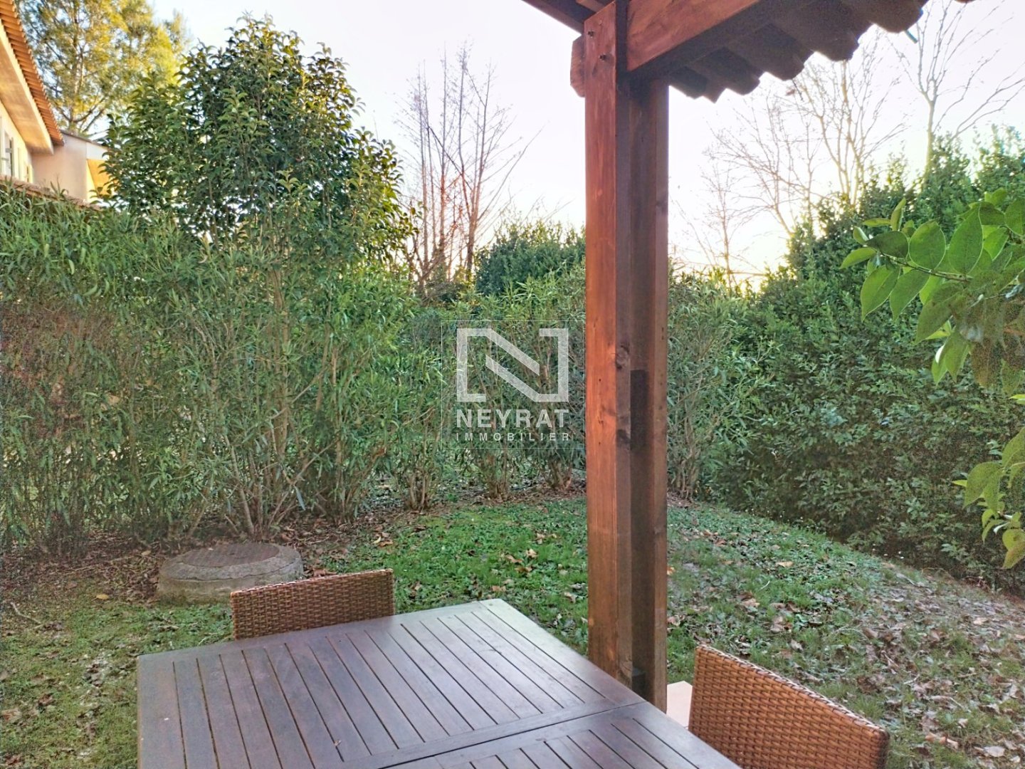 MONTAUROUX - Appartement et  jardin dans une r�sidence avec piscine