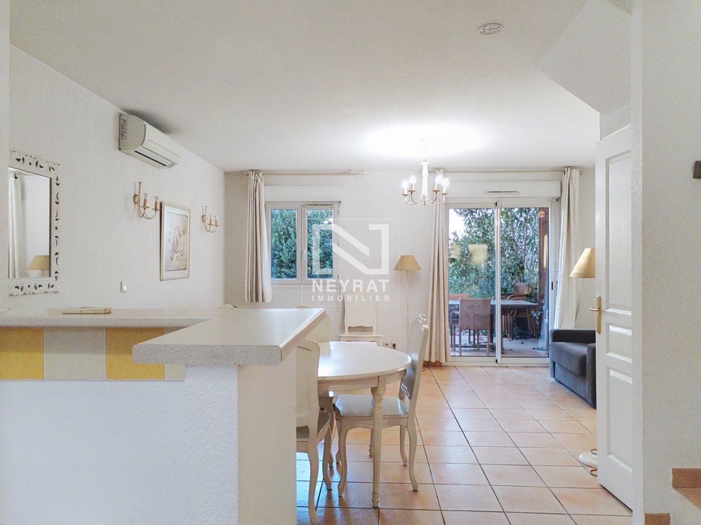 MONTAUROUX - Appartement et  jardin dans une r�sidence avec piscine