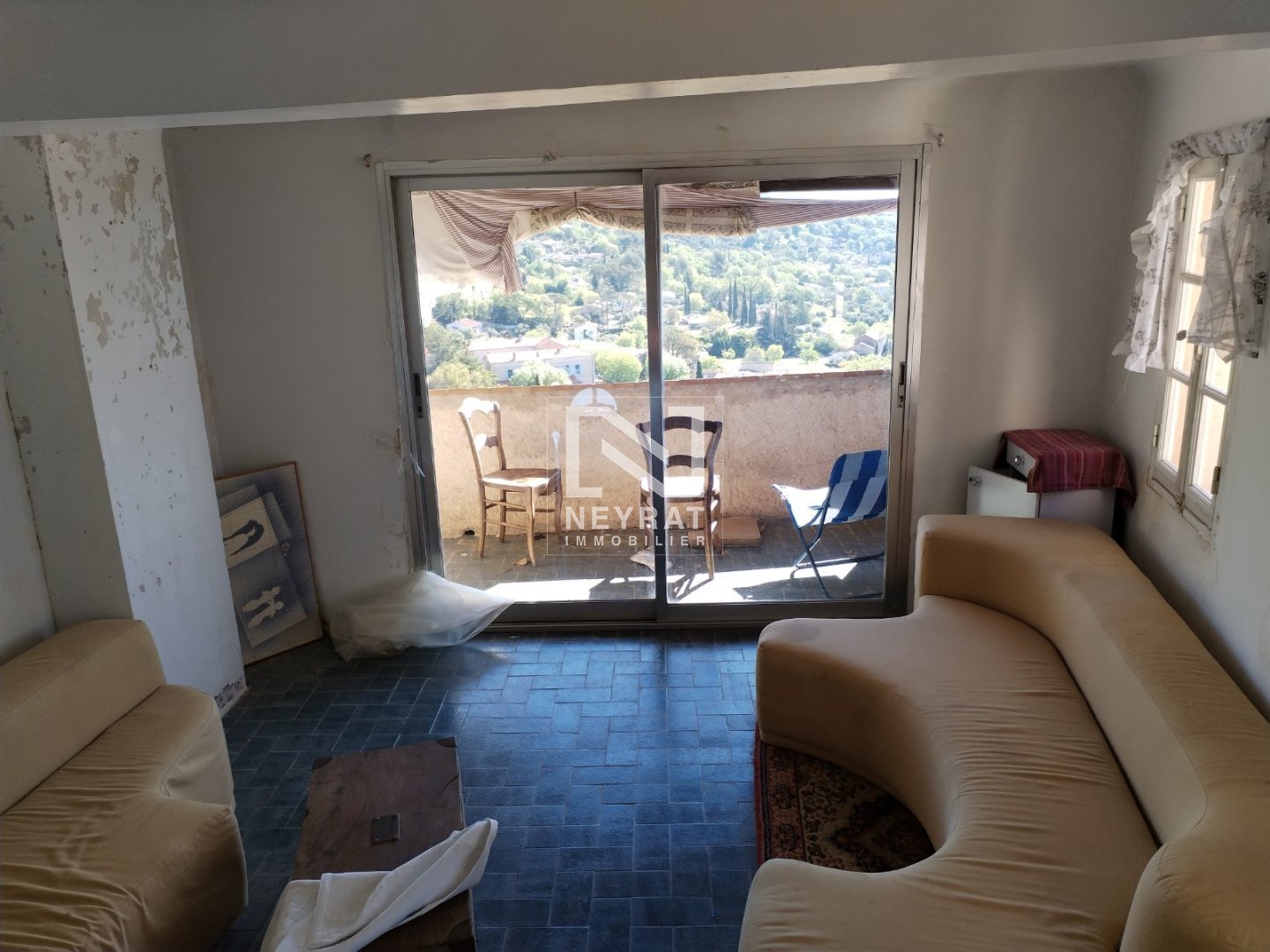 SEILLANS - APPARTEMENT AVEC DEUX TERRASSES - IDEAL INVESTISSEUR