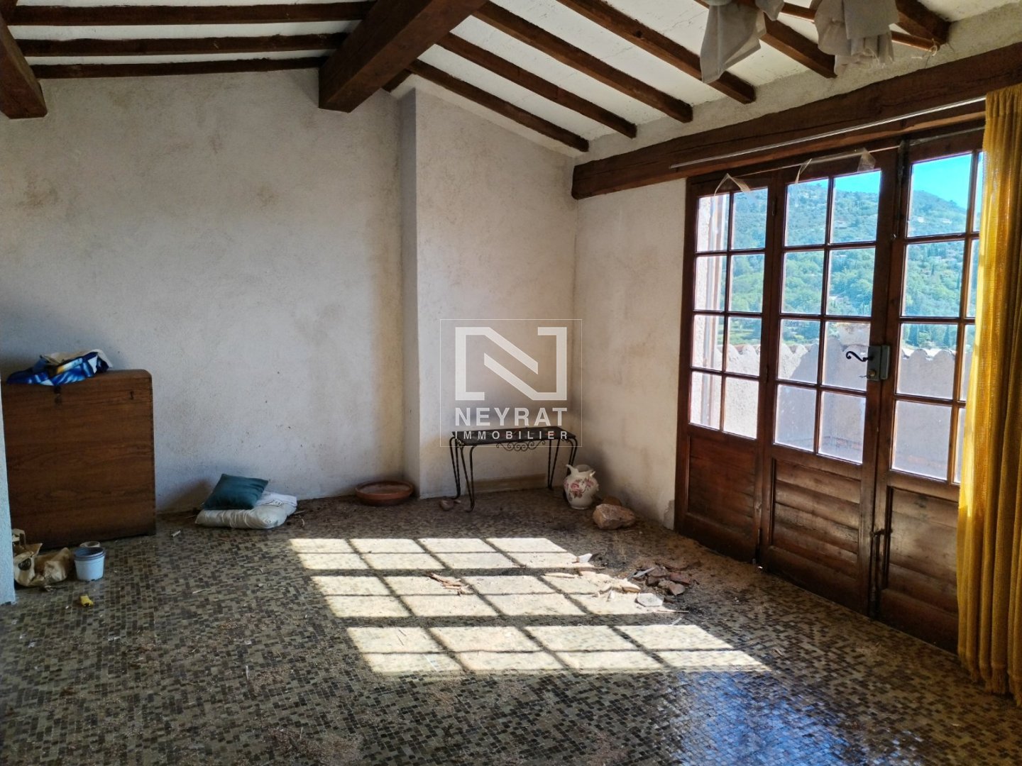 SEILLANS - APPARTEMENT AVEC DEUX TERRASSES - IDEAL INVESTISSEUR