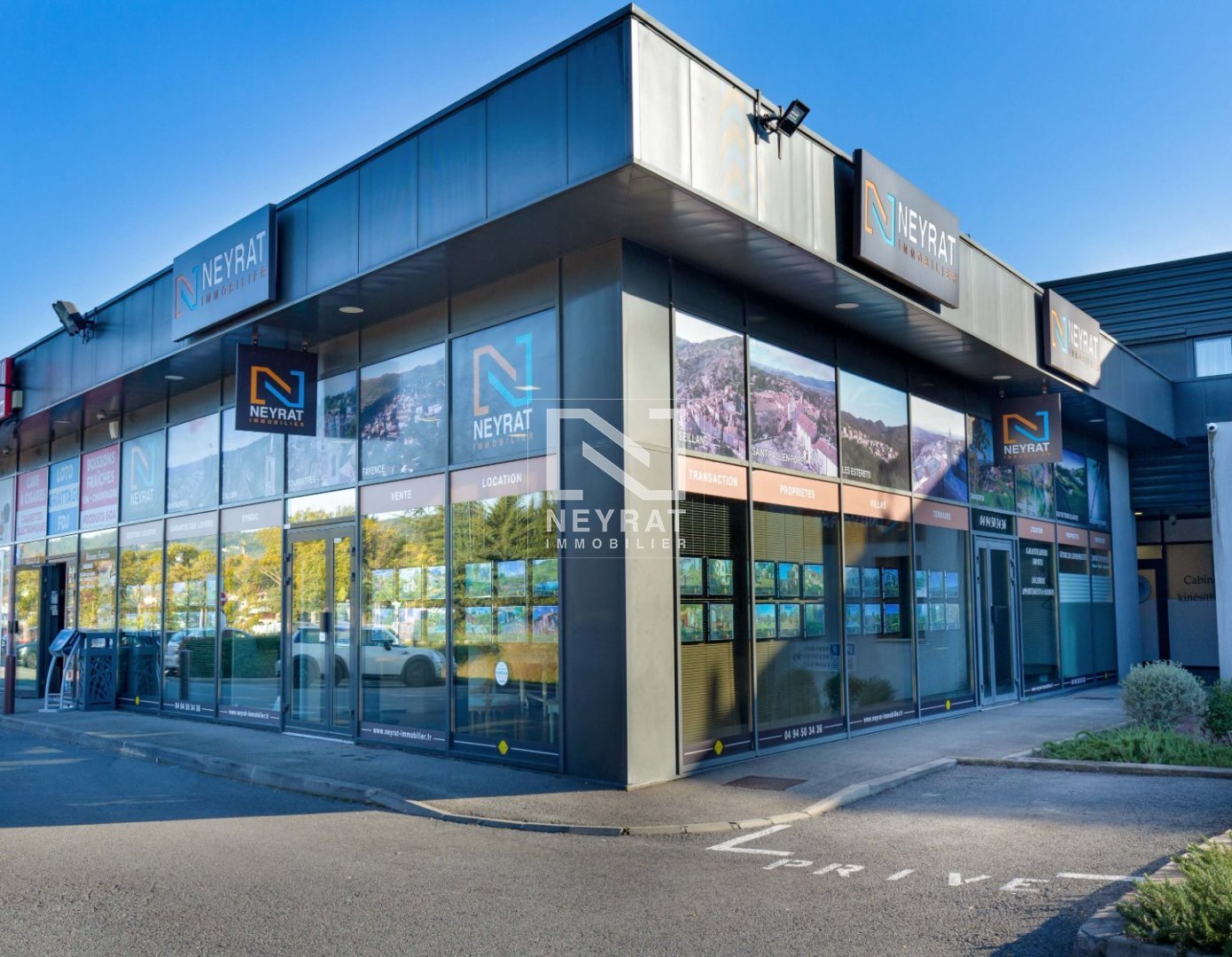 SEILLANS - APPARTEMENT AVEC DEUX TERRASSES - IDEAL INVESTISSEUR