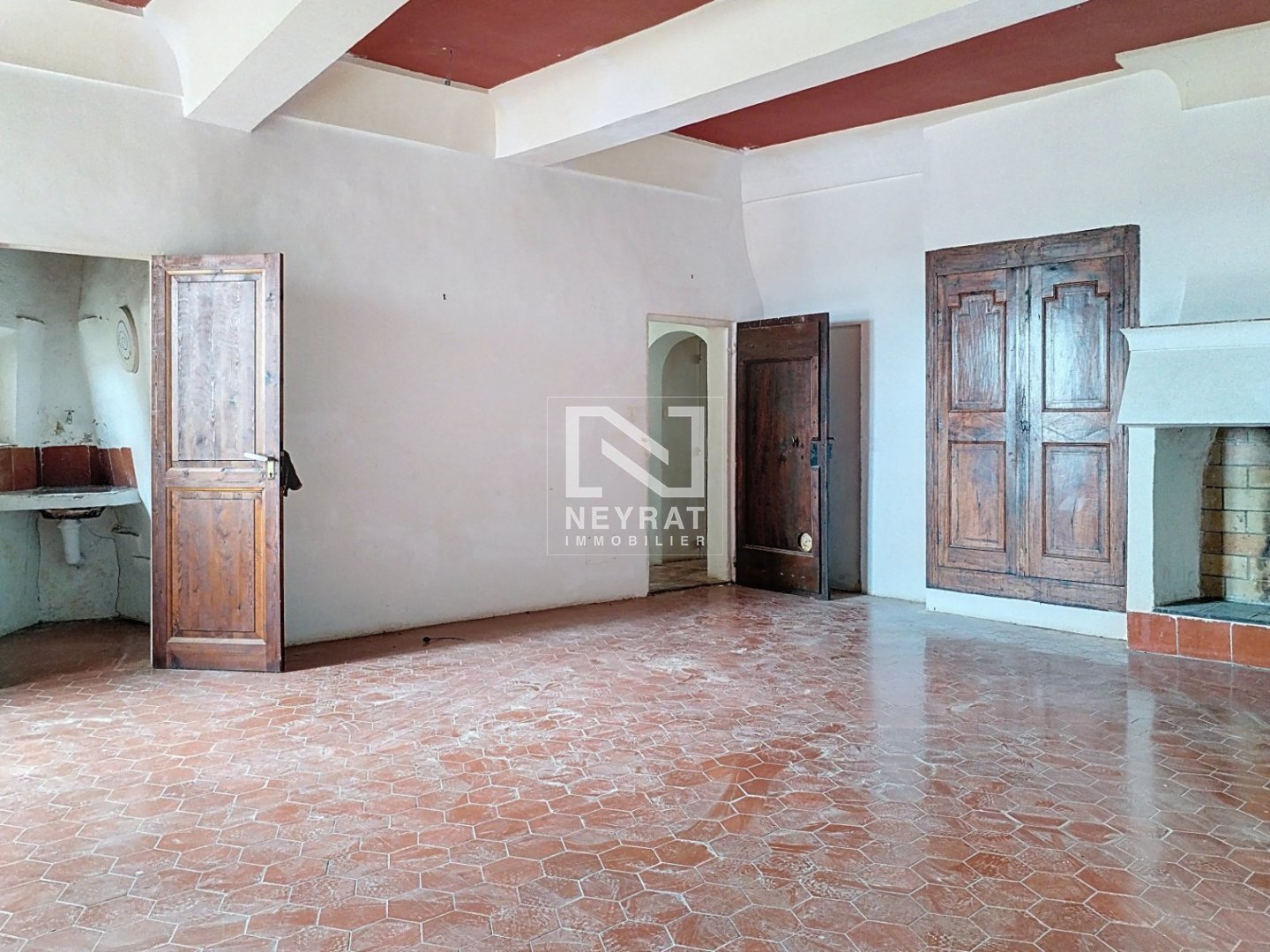 SEILLANS - APPARTEMENT AVEC DEUX TERRASSES - IDEAL INVESTISSEUR