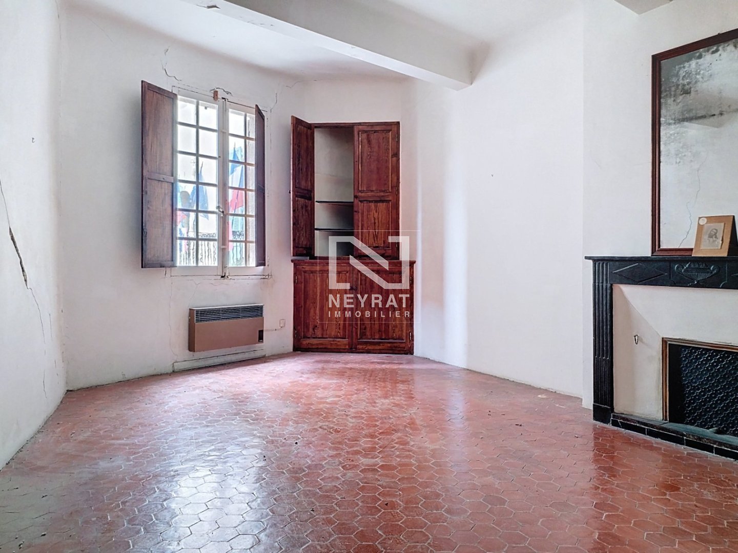 SEILLANS - APPARTEMENT AVEC DEUX TERRASSES - IDEAL INVESTISSEUR