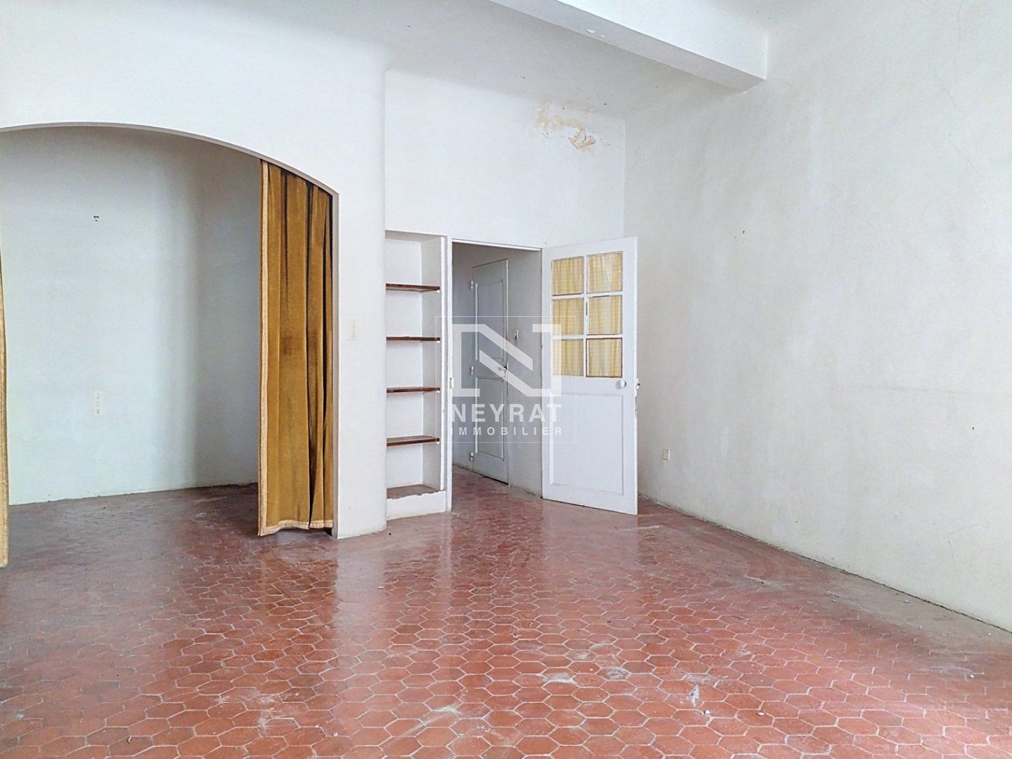 SEILLANS - APPARTEMENT AVEC DEUX TERRASSES - IDEAL INVESTISSEUR