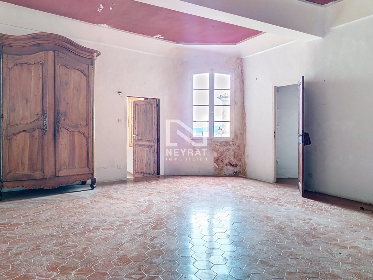 SEILLANS - APPARTEMENT AVEC DEUX TERRASSES - IDEAL INVESTISSEUR