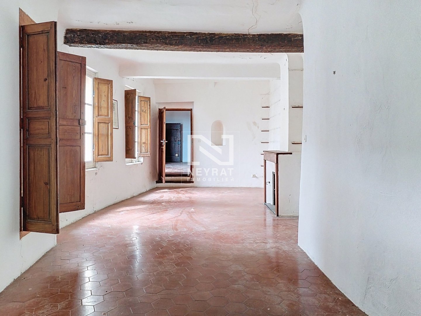 SEILLANS - APPARTEMENT AVEC DEUX TERRASSES - IDEAL INVESTISSEUR