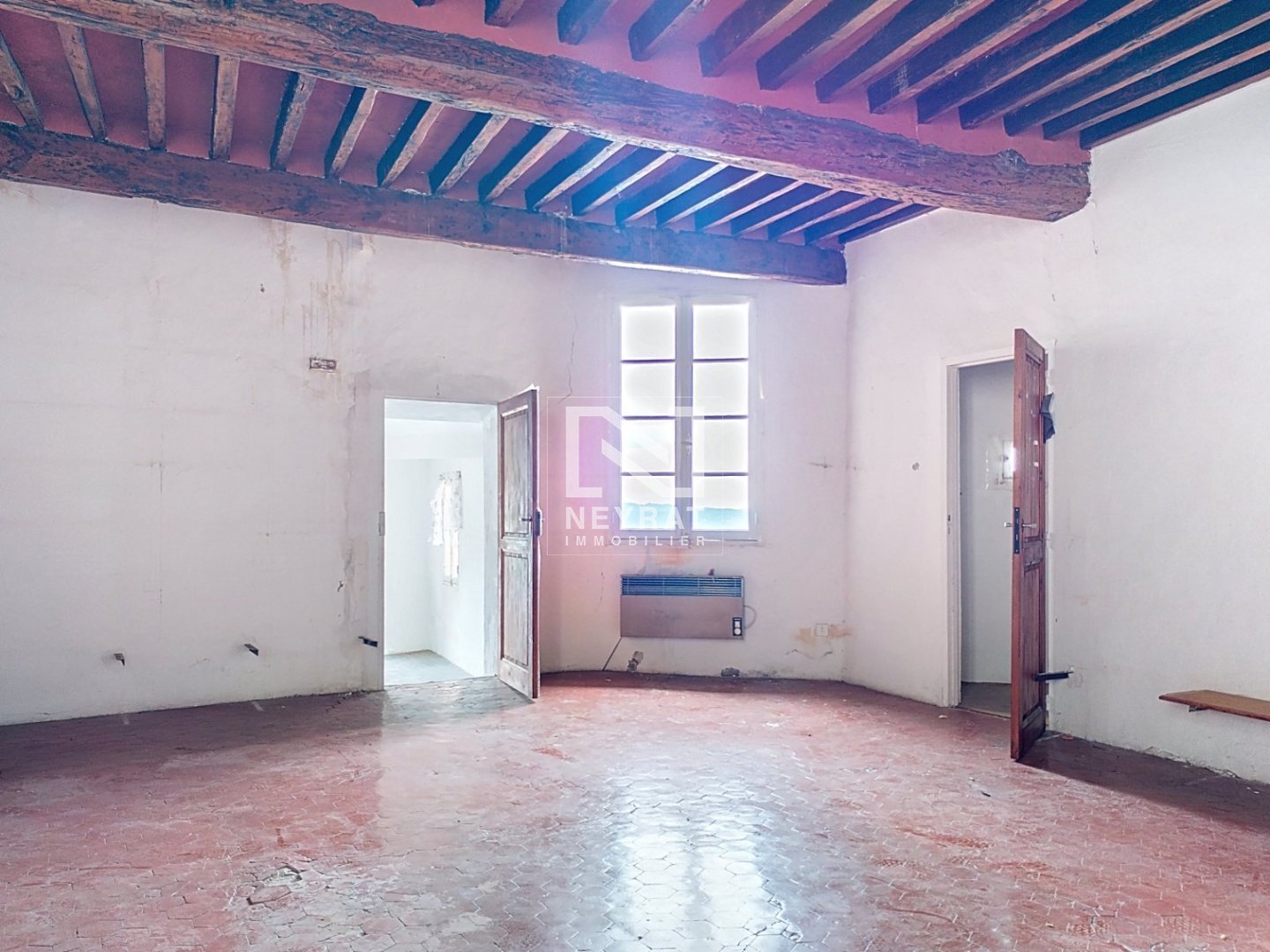 SEILLANS - APPARTEMENT AVEC DEUX TERRASSES - IDEAL INVESTISSEUR